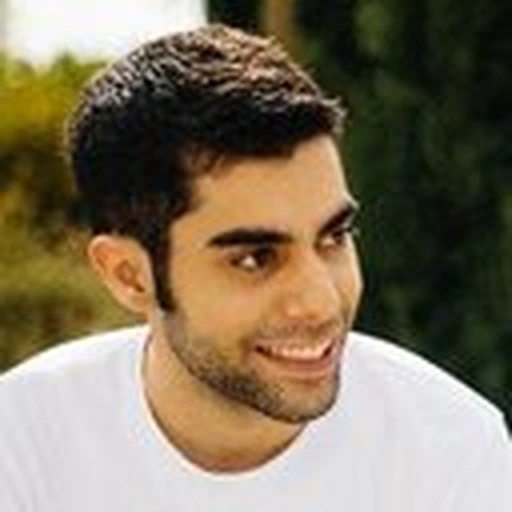 Roberto M.